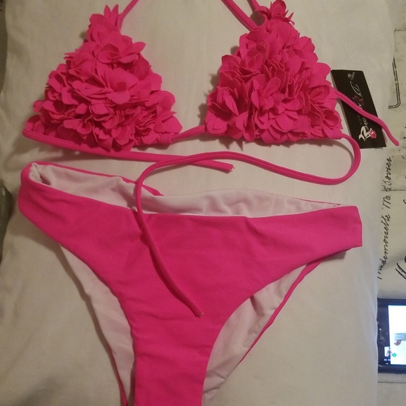 swimsuit - Picture 1 of 3